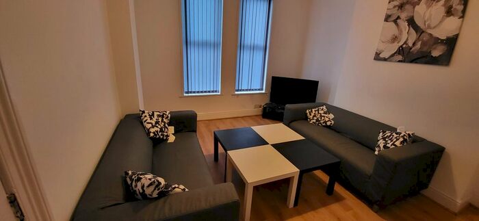 4 Bedroom Semi-Detached House To Rent In Mauldeth Road, Fallowfield, Manchester, M14