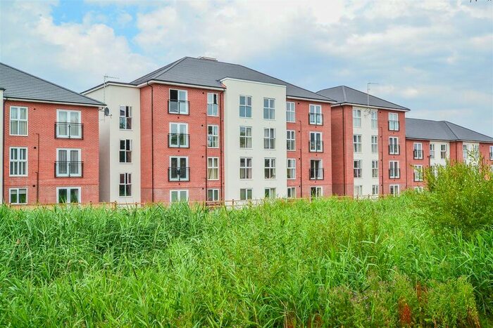 2 Bedroom Flat For Sale In Somerford House, Hill View Road, Malvern, WR14