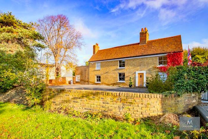 5 Bedroom Detached House To Rent In Hainault Road, Chigwell IG7