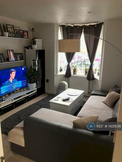 1 Bedroom Flat To Rent In Walton Road, Woking, GU21