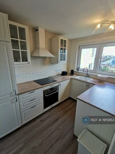 2 Bedroom Flat To Rent In Ravelston House Park, Edinburgh, EH4