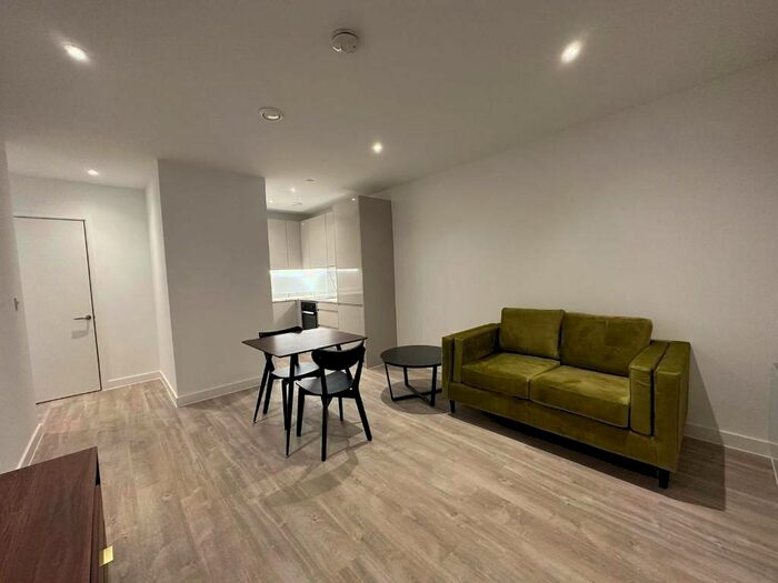 2 Bedroom Flat To Rent In Queen Street, Manchester, Greater Manchester, M3