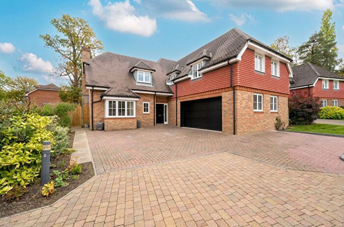 5 Bedroom Detached House For Sale In Woodland Copse, Loxwood, RH14