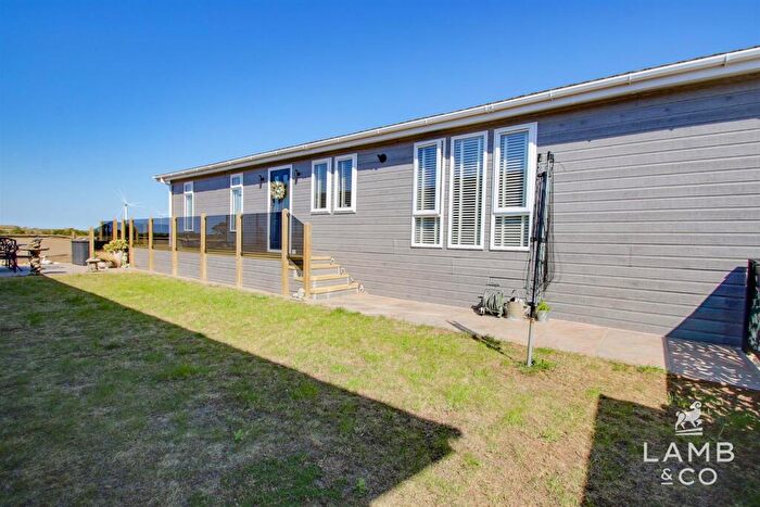 2 Bedroom Park Home For Sale In Seven Acres, St Johns Road, Clacton-on-Sea, CO16