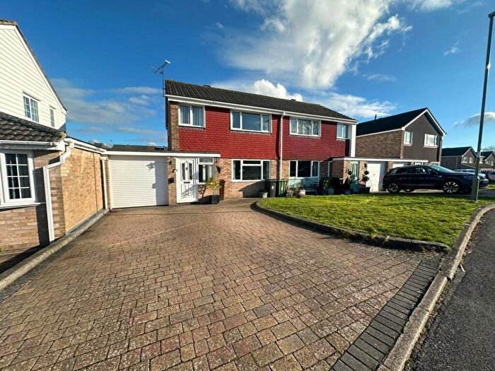 3 Bedroom Semi Detached House For Sale In Osprey Road, Basingstoke, Hampshire, RG22