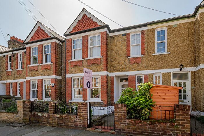 1 Bedroom Flat To Rent In Chilton Road, Kew, TW9