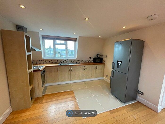 2 Bedroom Flat To Rent In Broomwood Road, London, SW11