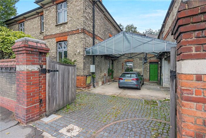 Detached House For Sale In Roehampton Vale, London, SW15