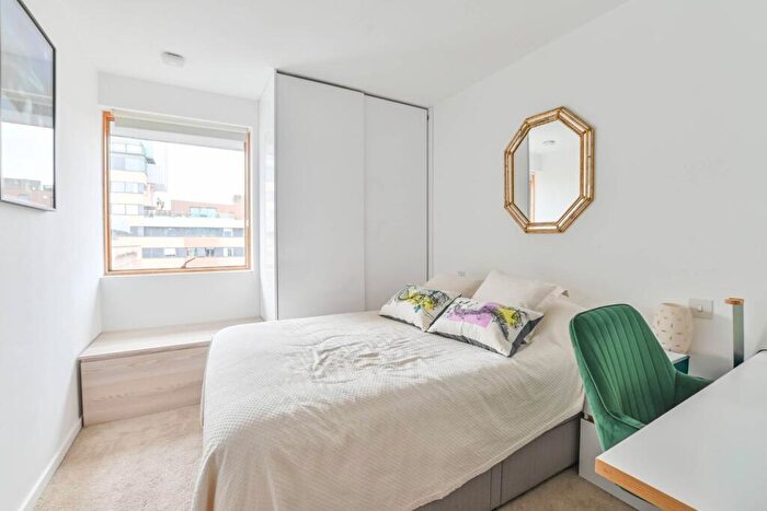 2 Bedroom Flat For Sale In Poole Street, Islington, London, N1