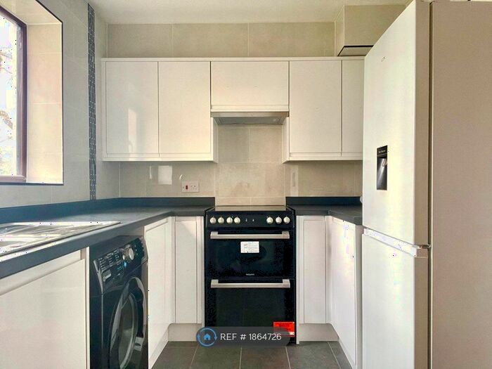 1 Bedroom Flat To Rent In Wavel Place, London, SE26