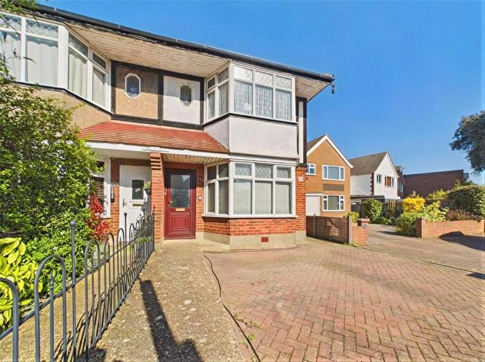 2 Bedroom Apartment For Sale In Bridle Dene, Castle Lane East, Bournemouth, Dorset, BH7