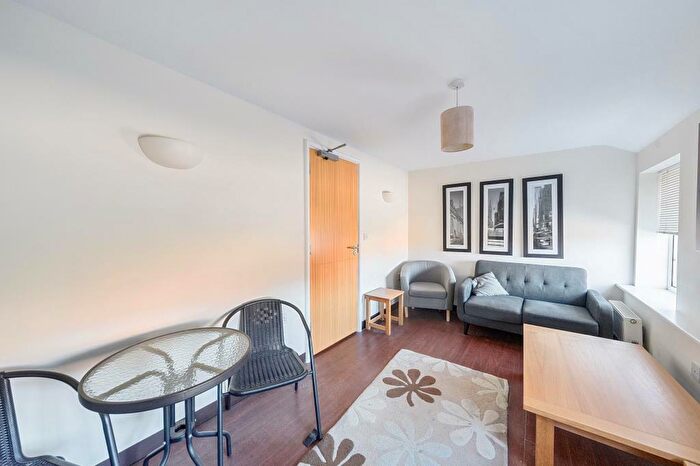 2 Bedroom Apartment To Rent In High Street, Waddesdon, HP18