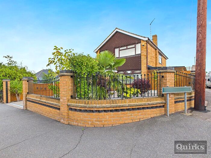 4 Bedroom Detached House For Sale In Highcliffe Road, Wickford, SS11