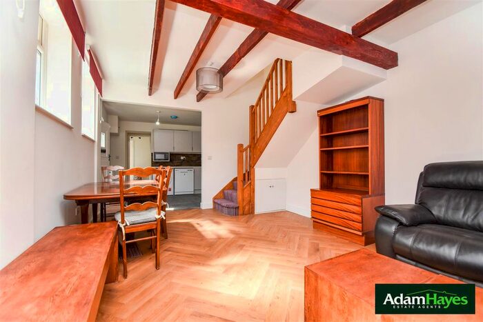 3 Bedroom Detached House To Rent In Dale Grove, North Finchley, N12