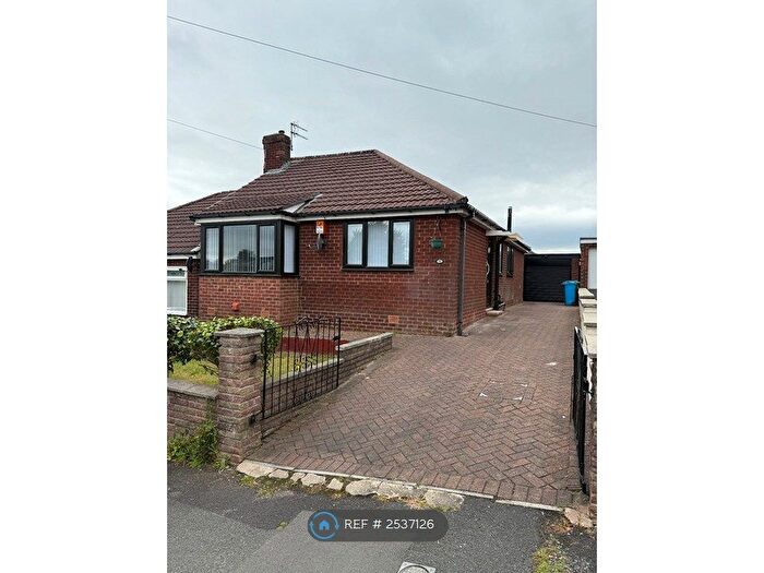 3 Bedroom Bungalow To Rent In Surrey Avenue, Oldham, OL2