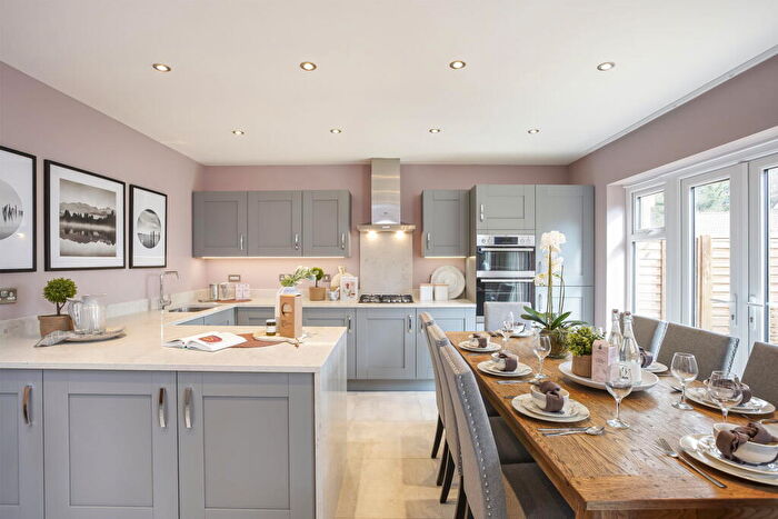 4 Bedroom Detached House For Sale In Bedford Road, Lower Stondon, SG16