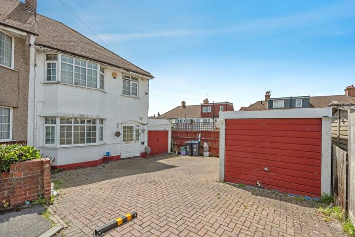 3 Bedroom End Of Terrace House For Sale In Oriel Close, Mitcham, CR4
