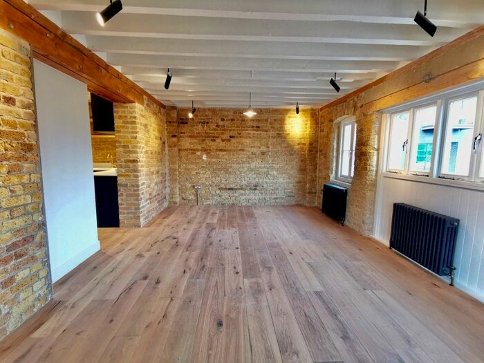 2 Bedroom Flat To Rent In Flat, Town Quay, Barking, Essex, IG11