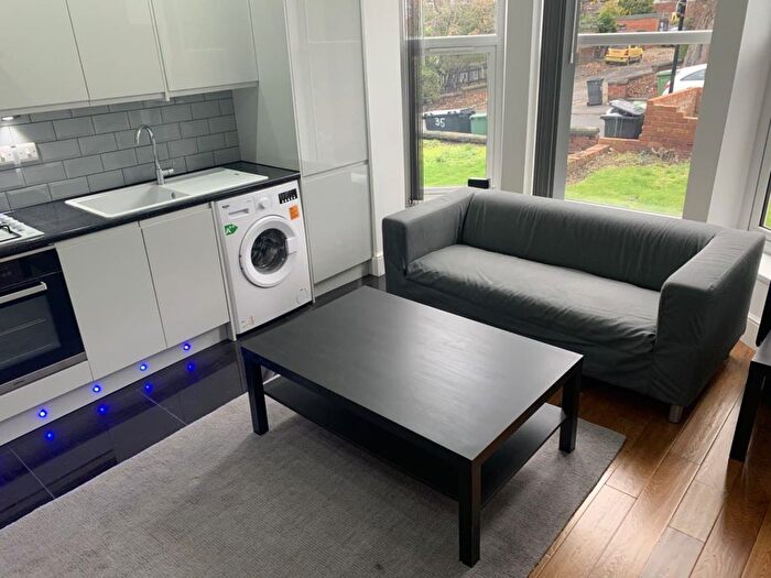 1 Bedroom Studio To Rent In Kelso Road, Leeds, LS2