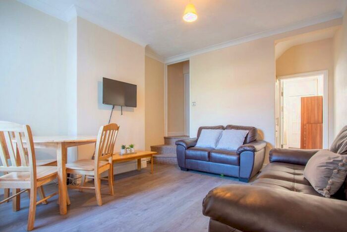 4 Bedroom House Of Multiple Occupation To Rent In Station Street, Loughborough, LE11