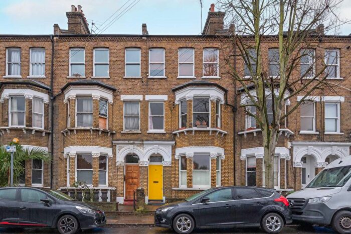 1 Bedroom Flat For Sale In Morna Road, Camberwell, London, SE5