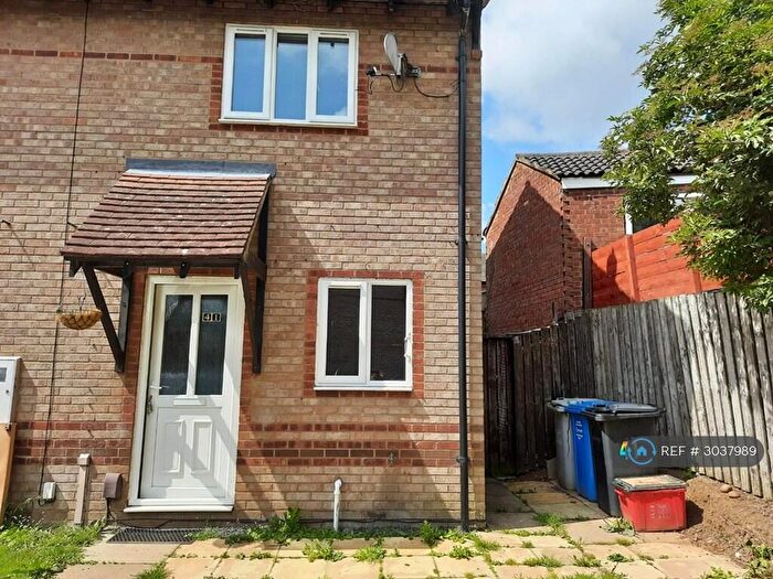 2 Bedroom End Of Terrace House To Rent In Richmond Avenue, Kettering, NN15