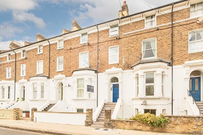 1 Bedroom Flat For Sale In Oaklands Grove, Shepherds Bush, W12