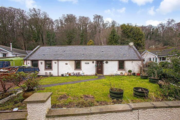 4 Bedroom Detached Bungalow For Sale In Main Street, Low Valleyfield, KY12