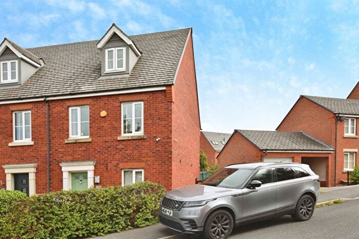 3 Bedroom Semi-Detached House For Sale In Salford Way, DE11