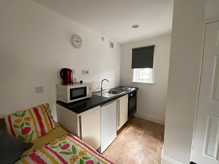 Studio To Rent In Cross Street, Willenhall, WV13
