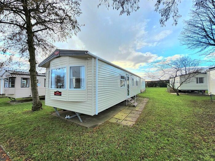 2 Bedroom Mobile/park Home For Sale In Hutton Sessay, Thirsk, YO7