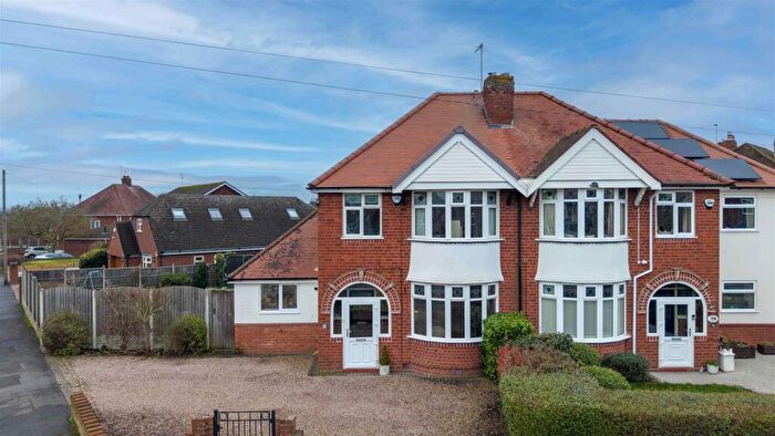 3 Bedroom Semi Detached House For Sale In Windsor Road, Stourbridge, DY8