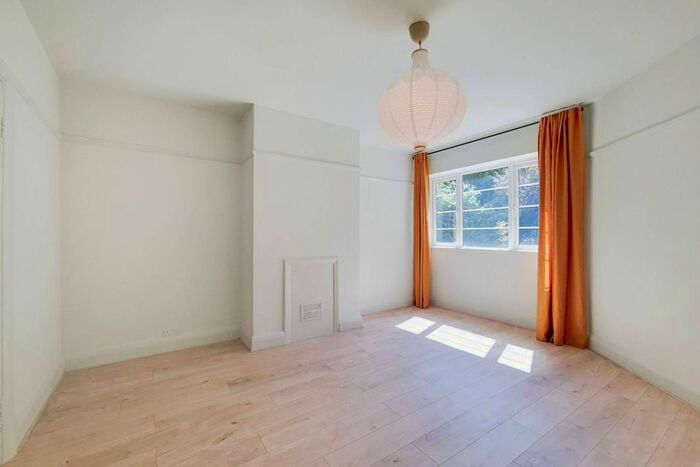 2 Bedroom Flat To Rent In Peckham Rye, Peckham Rye, London, SE22