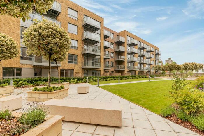 1 Bedroom Apartment To Rent In Hamlet Court, Smithfield Square, Hornsey, N8
