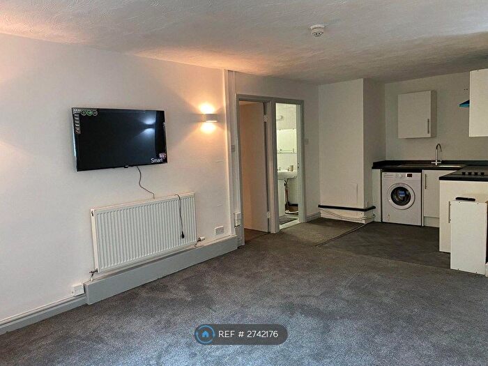 Studio To Rent In Rochdale Road, Denshaw, Oldham, OL3