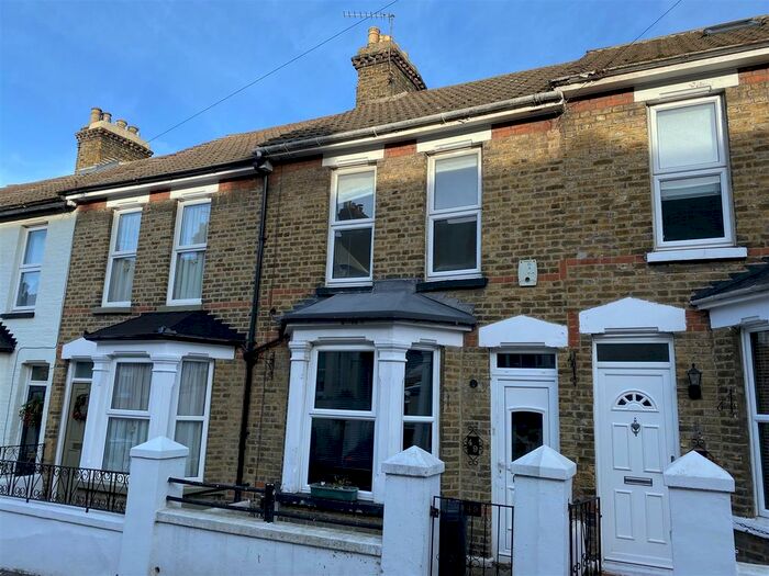 2 Bedroom Property To Rent In Clive Road, Rochester ME1