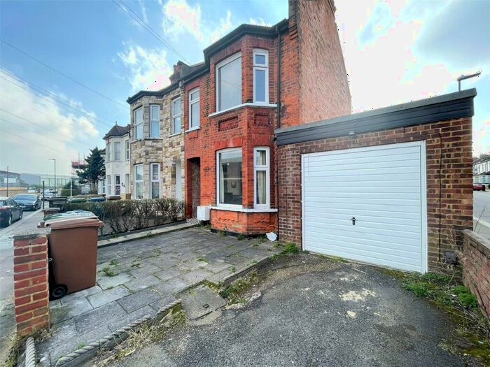3 Bedroom End Of Terrace House To Rent In Rosslyn Crescent, Harrow, Middlesex, HA1
