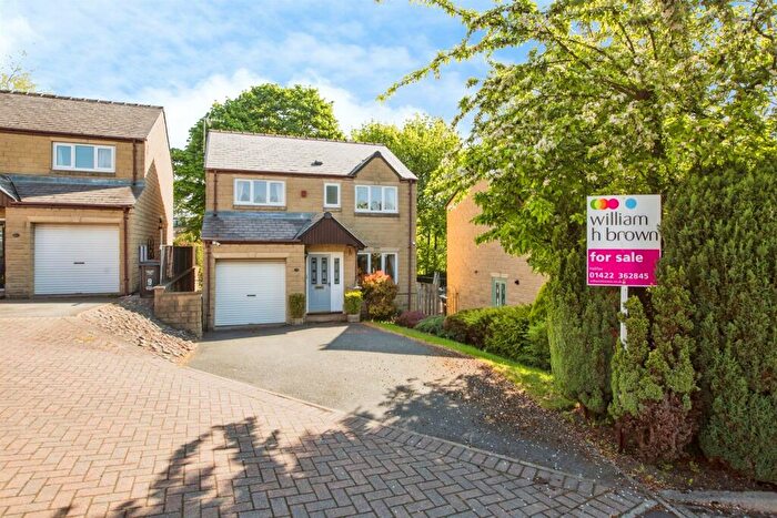 4 Bedroom Detached House For Sale In Heath Lea, Halifax, HX1