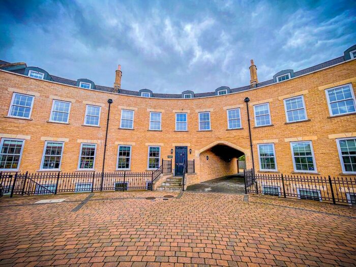 6 Bedroom Terraced House To Rent In The Colosseum, Lincoln, LN1