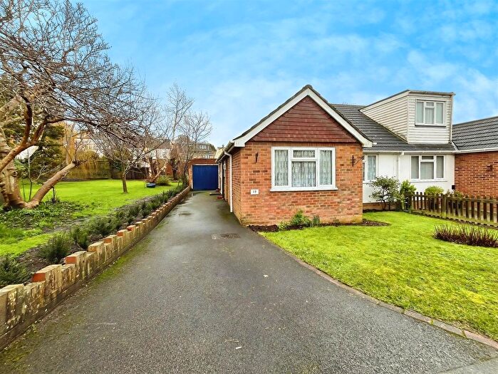 3 Bedroom Semi-Detached House For Sale In Rock Gardens, Aldershot, GU11