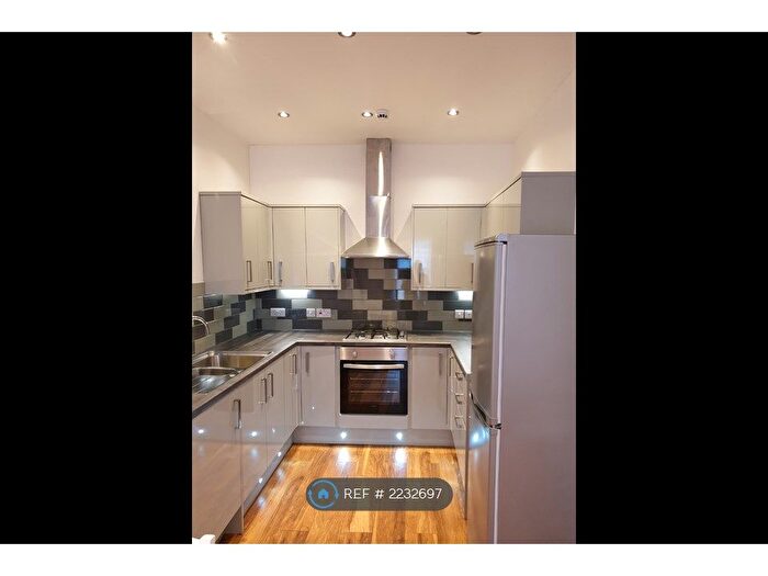 2 Bedroom Flat To Rent In Ashley House, Bristol, BS2