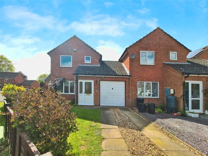 3 Bedroom Link Detached House To Rent In Ryecroft, Fareham, Hampshire, PO14