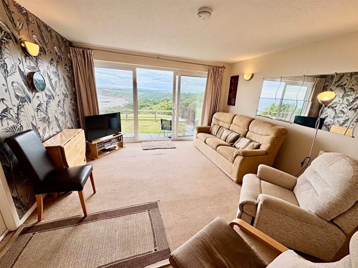 2 Bedroom Semi-Detached Bungalow For Sale In Knipe Point Drive, Scarborough, YO11