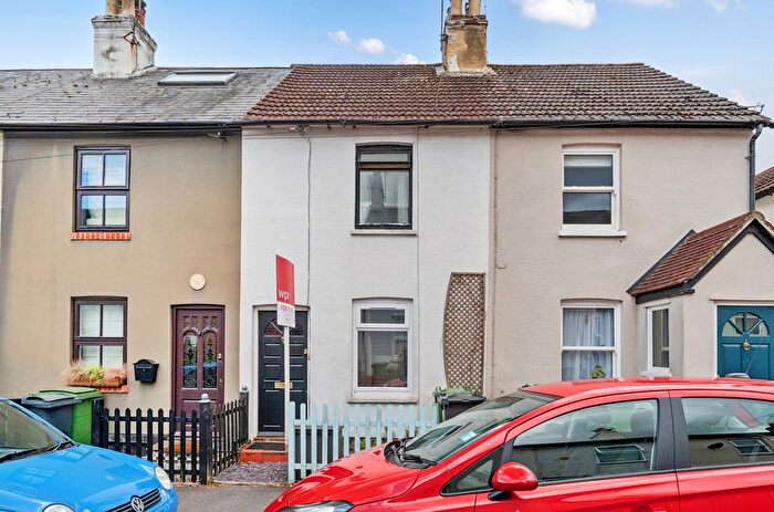 2 Bedroom Terraced House For Sale In Littlefield Road, Alton, Hampshire, GU34