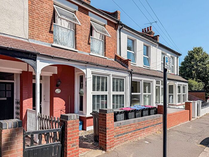 1 Bedroom Flat For Sale In Sweyne Avenue, Southend-On-Sea, SS2