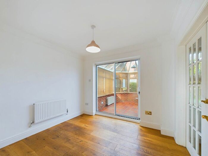 4 Bedroom Detached House For Sale In Church Farm Close, Bierton, Aylesbury, HP22