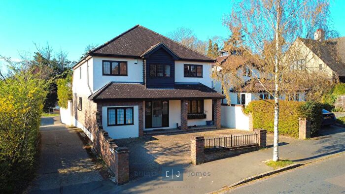 4 Bedroom Detached House For Sale In Luctons Avenue, Buckhurst Hill, IG9