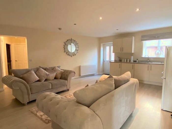 2 Bedroom Flat To Rent In The Cross, Stonehouse, ML9