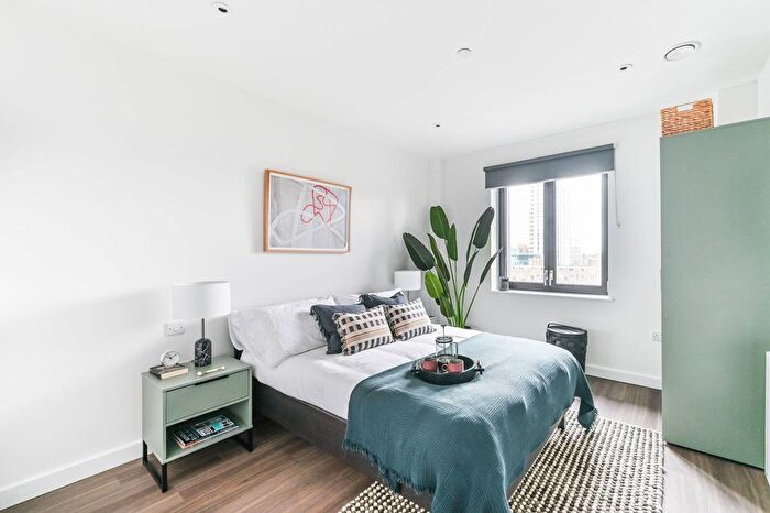 3 Bedroom Flat To Rent In No. College Road, Croydon, CR0