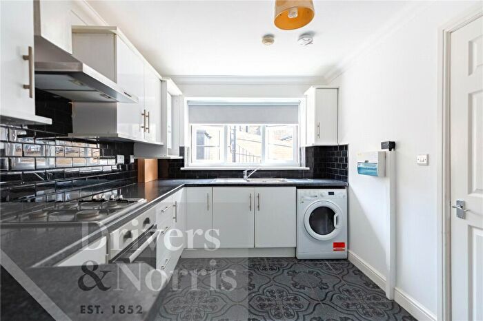 2 Bedroom Bungalow To Rent In Tancred Road, Finsbury Park, London, N4